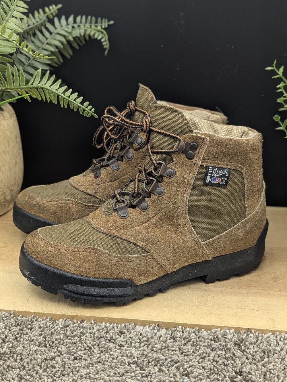 Danner Gore Tex Classic Hiking Walking Women's Size 7M Boots Brown Leather